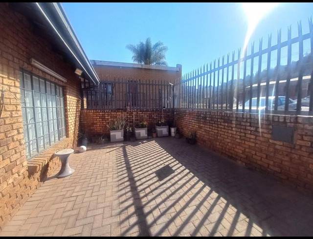4 BEDROOM HOUSE FOR SALE IN LAUDIUM